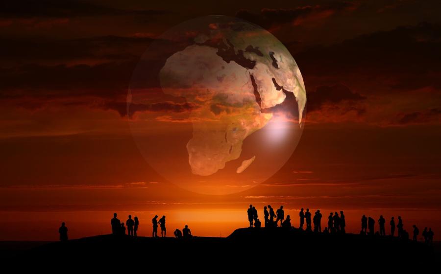 Skupina lidí v pozadí africký kontitent, zdroj obrázku Pixabay.com