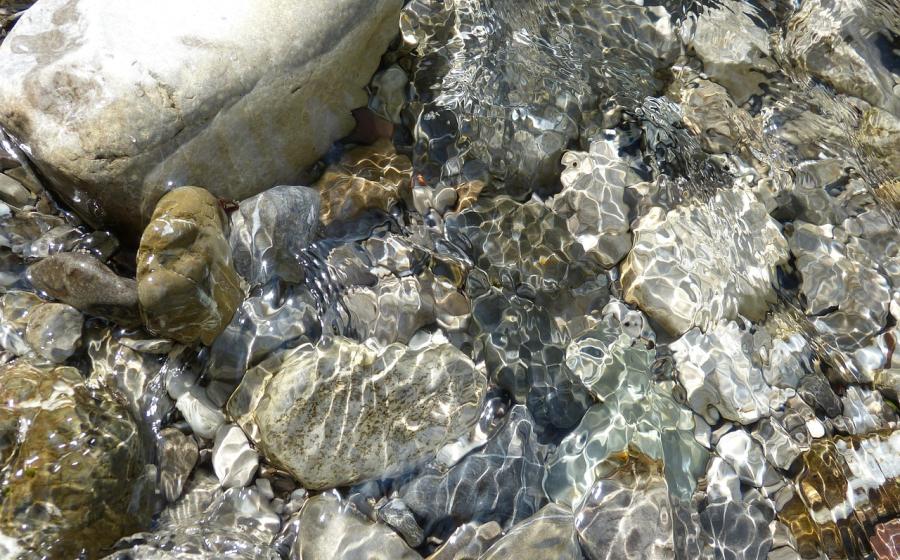 Voda v horském potoce, zdroj obrázku Pixabay.com