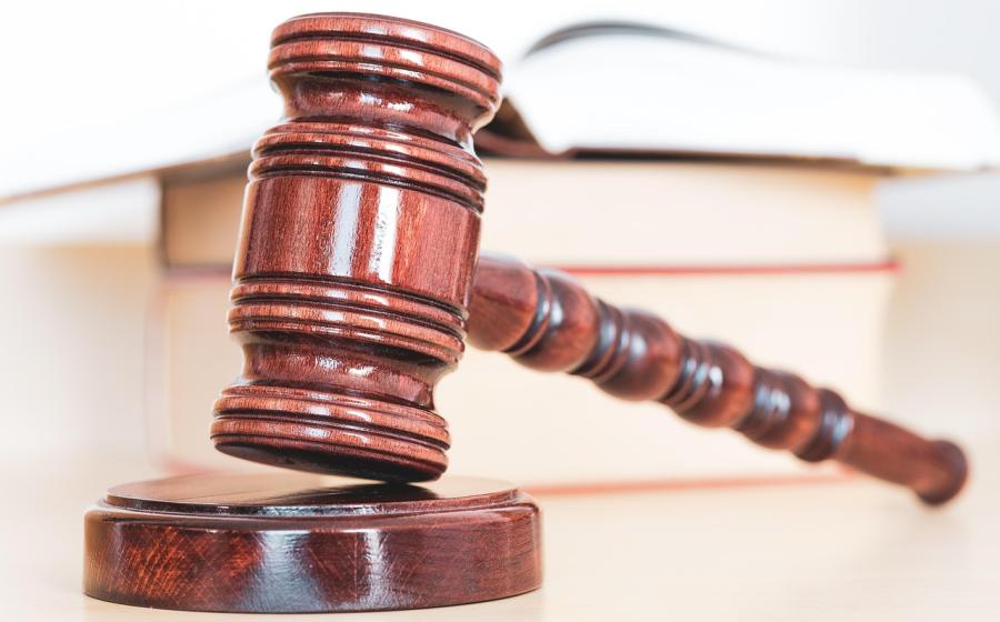 Justiční kladívko, zdroj obrázku Pixabay.com