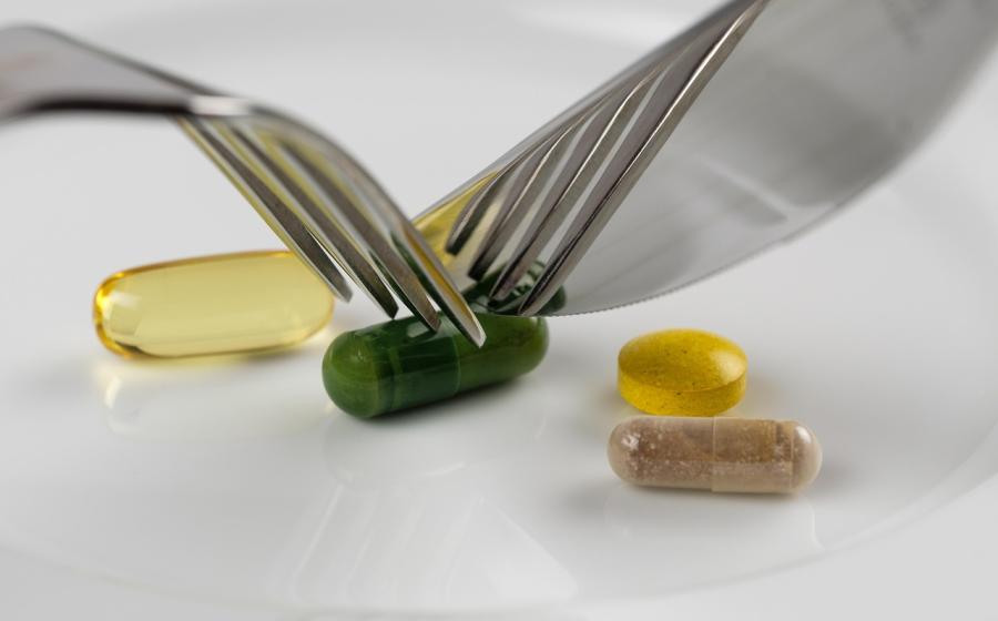 Tablety na talíři, zdroj obrázku Pixabay.com