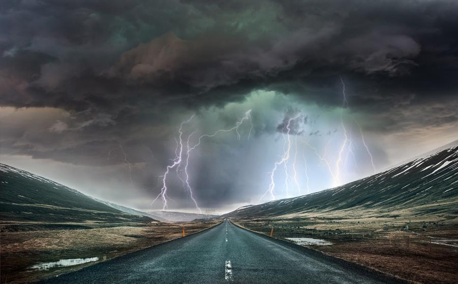 Cesta skrz bouři, autor obrázku Enrique, zdroj Pixabay.com