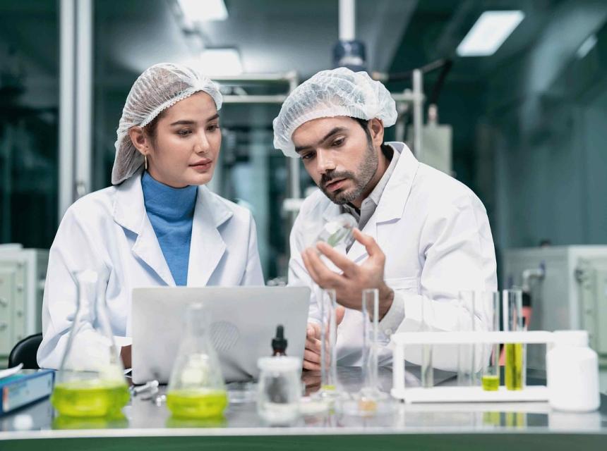 Laboratorní výzkum, zdroj obrázku PIxabay.com