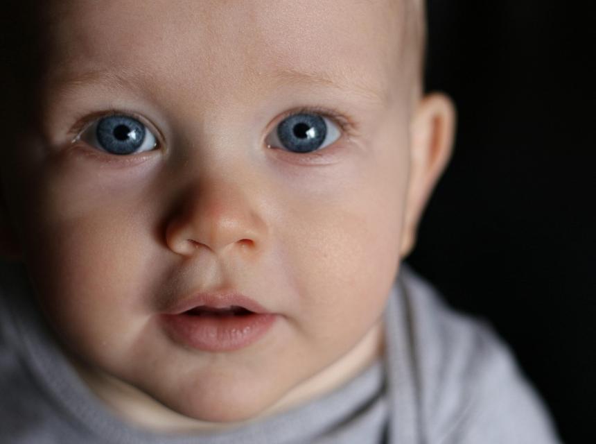 Kojenec, autor obrázku 3rdeyedezine0, zdroj Pixabay.com