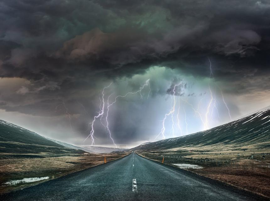 Cesta skrz bouři, autor obrázku Enrique, zdroj Pixabay.com
