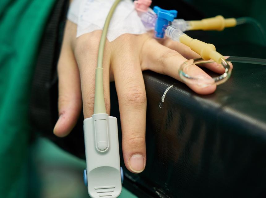 Infúze s chemoterapií, autor obrázku Engin Akyurt, zdroj Pixabay.com